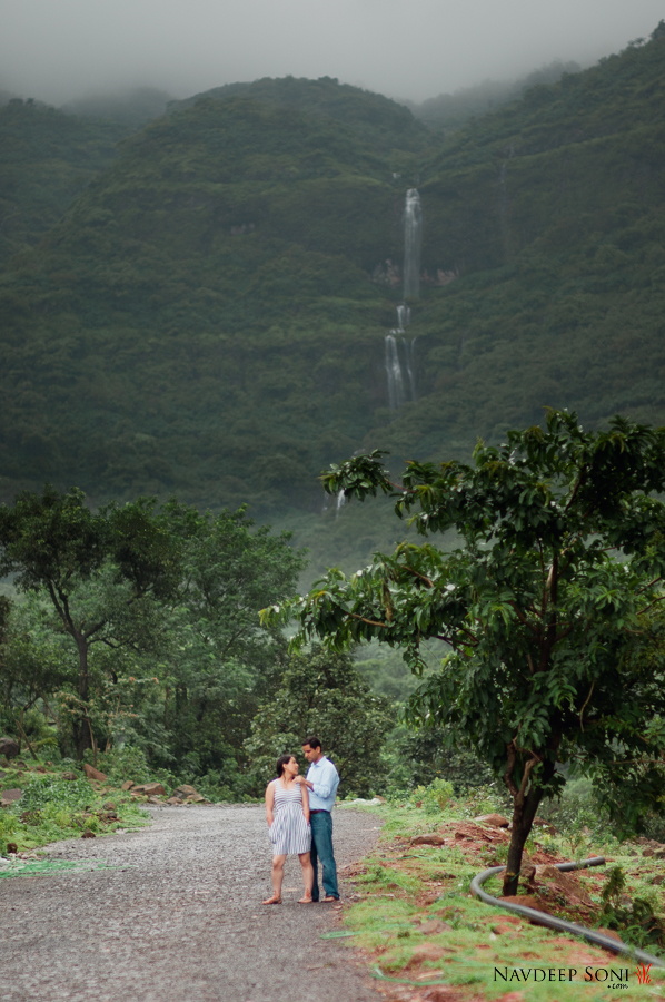 Monsoon-Pre-Wedding-Shoot-Pune-India-004