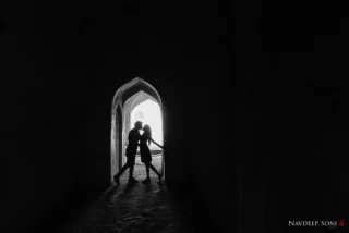 Love birds!.
.
.
.
.
.
#preweddingshoot #preweddingphotography #hyderabadprewedding #golcondafort #preweddingphoto #silhouette #coupleinlove #couplegoals #kissingcouples💏💋 #lovebirds #couplephotoshoot #coupleposes #couplephotography #couplephoto #hyderabaddiaries #hyderabadi #hyderabadblogger #golcondaprewedding